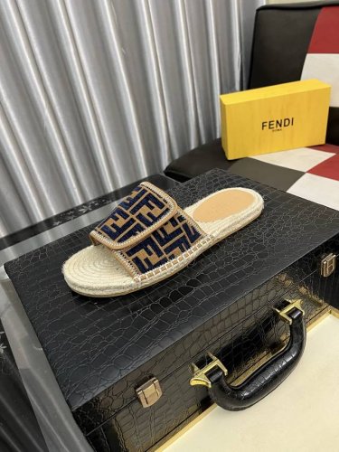 出厂价Pp： Fendi~芬迪拖鞋 男鞋高端品牌 官网1:1最新力作：原版开模定制，面料釆用进口原版材料制作，升级版大底，更轻便，市场顶级品质，简单不失品味，潮