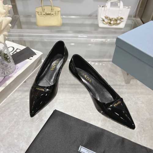 出厂价P PRADA 2024普拉达春夏新品，实力来袭！时髦百搭nice单品，意大利专柜代购原版鞋开发，1比1照足原味复刻。今年的主题就是不被定义 通过简单简洁