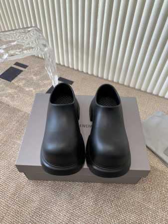Balenciaga 顶级版本原版开发 极致轻量化！众多国内外一线潮流明星上脚加持！时髦又兼具舒适感，上脚还很显白！夏天超级好搭配 码数：35-40 - 点击图像关闭