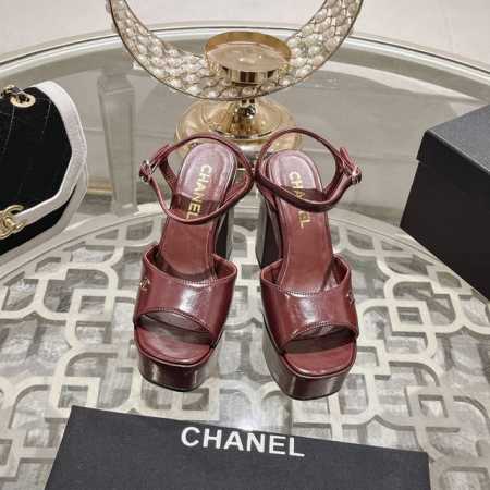 Chane* ｜小香24春夏新品 绝美粗跟凉鞋，又是被种草的凉鞋系列，粗跟真的绝，逛街 晚会必备，温润圆头款式搭配10Cm高跟，点缀品牌标志性粗跟，最终的设计既 - 点击图像关闭