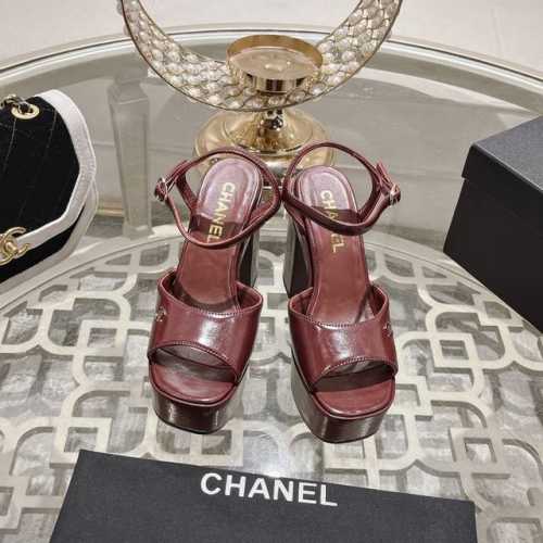 Chane* ｜小香24春夏新品 绝美粗跟凉鞋，又是被种草的凉鞋系列，粗跟真的绝，逛街 晚会必备，温润圆头款式搭配10Cm高跟，点缀品牌标志性粗跟，最终的设计既