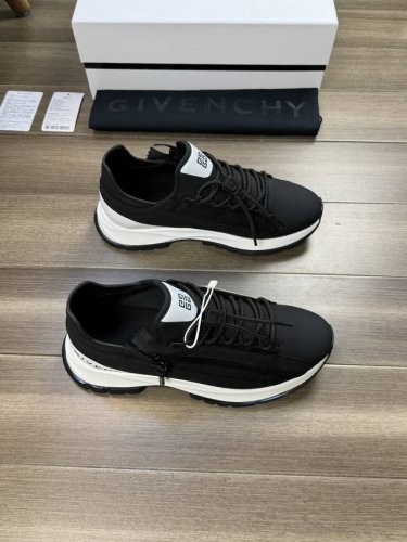 Givenchy 纪梵希 -高端品质 原单 -鞋面；纳帕小牛皮、鞋身品牌拉链、热切品牌logo -内里：水染牛皮 -大底：Tpu发泡.橡胶; 成型大底 -超高品