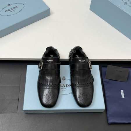 工厂价 顶级品质！Prada 25ss 普拉达走秀款复古布洛克雕花皮鞋系列25年专柜走秀款 复古感时髦满满 随意百搭 时尚休闲 独到味道 轻松驾驭 休闲时髦 两 - 点击图像关闭