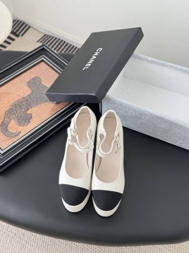 chanel 25P秀款厚底防水台玛丽珍单鞋 防水台4.5Cm，后跟10Cm！ 上脚后很稳！穿上立马两米八 内里垫脚羊皮，真皮大底。 Size:35-39 40