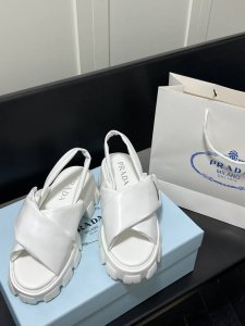 橙子出厂价p prada 普拉达春夏新款 交叉魔术贴厚底凉鞋 脚感非常舒适 很好穿 宽脚的姑娘也不用担心挤脚 码数 35-40