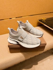 工厂P批 迪奥 男鞋高端品牌 官网1：1最新力作：鞋面采用意大利进口头层牛皮搭配舒适透气内里原版防滑耐磨大底制作，让行走更加便捷舒适！独家新款，惊世之作，与官方