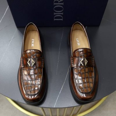 出厂价Pp： 品牌：迪奥Dior 标准码：男码38 44 45可以定做 等级：官网同款 材料：原版牛皮拼接 牛皮内里 原版Tpu耐磨柔软大底 款式类别：休闲运动