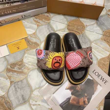 出厂 Louis Vuitton 路易威登 初夏专柜 官网同步 独家首发 Lv 南瓜 向日葵系列 面包拖 T台走秀款 小红书新潮穿搭 原版开模 代购版本 垫脚羊 - 点击图像关闭