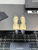 chane+L 经典Slingback 小香后空凉鞋 就像Coco香奈儿女士说的：流行稍纵即逝，但风格永存！这双后空鞋就是香家经典中的经典！双色搭配，简约精致，