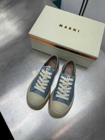 绑带 厚底舒适 玛尼 Marni 系列厚底 玛尼 家族元素设计 烫印 蓝色小牛皮 烫金 工艺 钢印压模而成立体感十足 对标对版 内里舒适小牛皮 原版一致车线固特 - 点击图像关闭