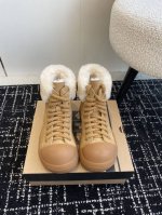 代购级 UGG.皮毛一体雪地靴 看多了经典款 需要一些点缀 今年特别爱毛线编织 成为寒冬流行穿搭的主流趋势 漫长的冬日还有什么比舒适度保暖更渴求呢 Size：#