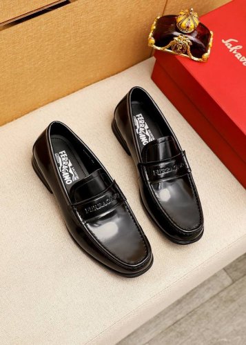 商品商标 Ferragamo 菲拉格慕 休闲皮鞋 正码码数: 38-44 45订的制 商品材料 精选 进口头层开边珠牛皮鞋面+原版五金扣 进口水染牛皮内里 强烈