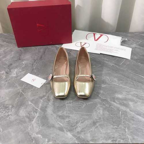工厂p价p 顶级版本 代购级别 原版开发 Valentino 华伦天奴2025Ss新款玛丽珍单鞋，一字带水钻扣平底女鞋。原版购入开发 做货 顶级原单品质，市面最