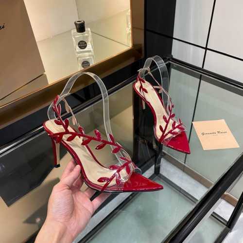 gianvito rossi 2025新款凉鞋顶级版本代购品质这双尖头高跟漆皮树叶装饰女鞋，简直是我的心头爱！尖头的造型精致又时尚，尽显女性魅力。漆皮的材质光亮