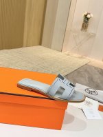 爱马仕Hermes，真皮大底 出厂价 顶级版本！原版开发 鞋面：牛皮 内里垫脚 羊皮 大底：意大利真皮大底 码数：34-43注 34 41 42 43 码定做
