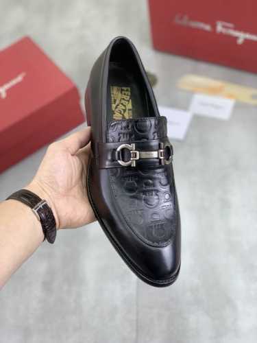 工厂价 水染牛里 Salvatore Ferragamo 菲拉格慕 男士最新款休闲商务皮鞋！专柜同步上市！面料采用专用进口原版小牛皮，内里采用进口水染牛皮，绝对