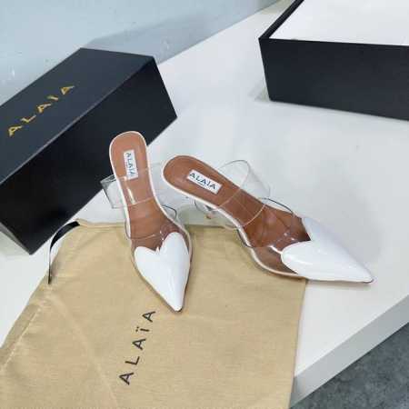高品质出厂 ！小众潮牌独最新爆品小红书火推 Alaia25春夏经典新款爱心胶片尖头细跟后空凉拖系列推出 无数的名设计师都把他看作“Designerofdesig - 点击图像关闭