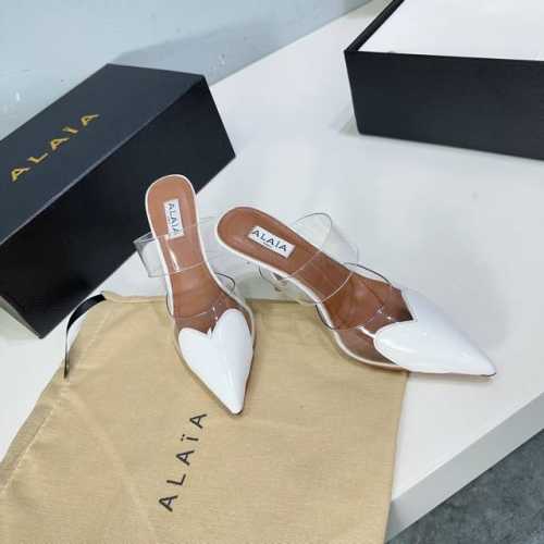 高品质出厂 ！小众潮牌独最新爆品小红书火推 Alaia25春夏经典新款爱心胶片尖头细跟后空凉拖系列推出 无数的名设计师都把他看作“Designerofdesig