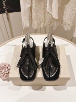 出厂价pp 市场最高品质 独家款Brunellocucinelli Bc钢钻夹脚流苏凉鞋 经典灵感定义了这款新平底凉鞋的现代优雅风格。珍贵的进口牛京皮上展现着别