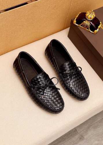 Bv男士套脚鞋 Bottega Veneta 官网专柜新款 一比一开模 意大利小牛皮手工编织牛皮内里。开车套脚便鞋 专柜同步 尺码 38～44 45订制