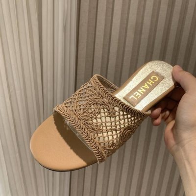Chanel 小香 25Ss 春夏新品度假 懒人拖鞋 小香的一款全新设计 简约百搭上脚超级美的 怎么看都超美 鞋面：采用特殊编织 大底：意大利真皮大底 Size