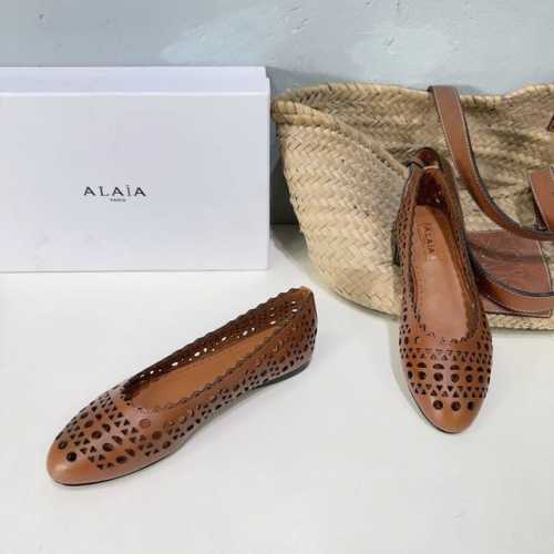 高品质出厂 ！小众潮牌顶级品质！AlAIA｜阿莱亚24秋冬新款经典复古镂空玛丽珍平底单鞋！ 满满的少女风 既摩登又复古的味道 非常的简约大气 不管是半身裙 连衣