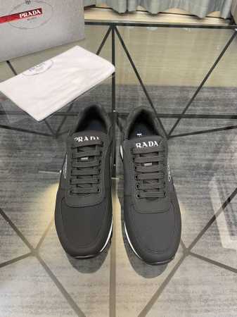 售 价 商品商标：Prad* 普拉* 低帮运动鞋 正码码数 38-44 可订做45.46 商品材料：鞋面进口牛皮拼接原版布料，透气内里，原版大底。 编 号：96 - 点击图像关闭