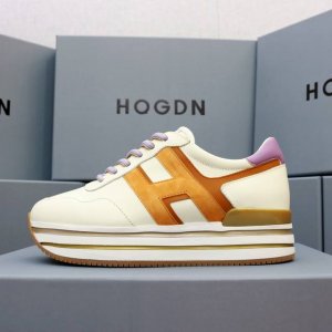 hqgdn Midi 系列 独家 面料采用进口哑光牛皮，金属皮，漆皮，内里采用牛皮里，超轻超软开模 1.1 舒适发泡水台，橡胶耐磨鞋底片，多重纯手工组合。 高度