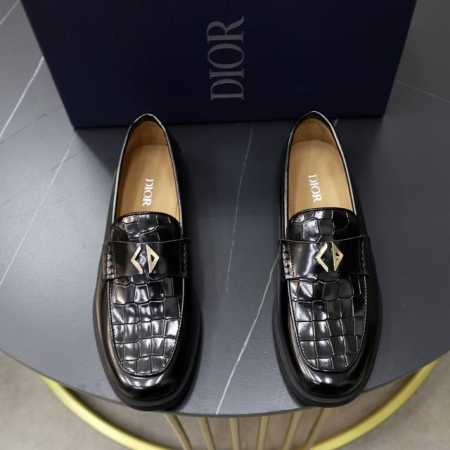 出厂价Pp： 品牌：迪奥Dior 标准码：男码38 44 45可以定做 等级：官网同款 材料：原版牛皮拼接 牛皮内里 原版Tpu耐磨柔软大底 款式类别：休闲运动 - 点击图像关闭