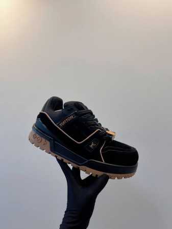 LV Trainer Maxi 小胖丁胖嘟嘟系列面包鞋 巴黎时尚走秀款，进口订制细柔小牛皮，结合粗犷厚实织物鞋带，缤纷原配扣件品牌经典元素，备受瞩目火热面包鞋再 - 点击图像关闭