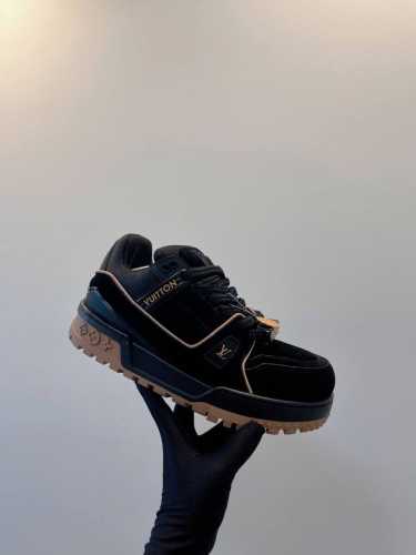 LV Trainer Maxi 小胖丁胖嘟嘟系列面包鞋 巴黎时尚走秀款，进口订制细柔小牛皮，结合粗犷厚实织物鞋带，缤纷原配扣件品牌经典元素，备受瞩目火热面包鞋再