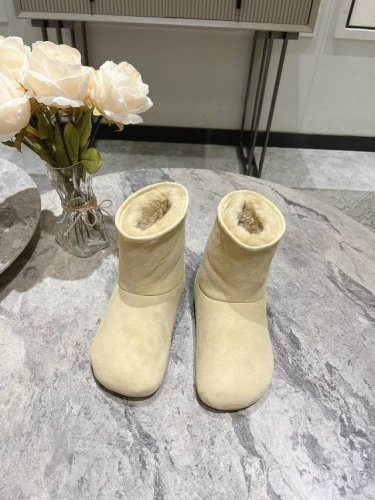 出厂 独家顶级 LOEWE呆萌雪地靴系列 皮毛一体 最新款雪地靴 正品购入开发 完美复刻 设计师推出探索时尚界对于原创与挪用的概念、以全新系列致敬传承与经典 来