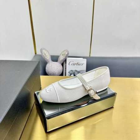 厂价 chane* 小香24S早春新品 复古拼色方头丽珍鞋 本年度最美玛丽珍鞋 无法抗拒的高级与优雅 无论是搭配牛仔裤百褶裙 还是穿去较正式场合都可以的 秋冬配 - 点击图像关闭