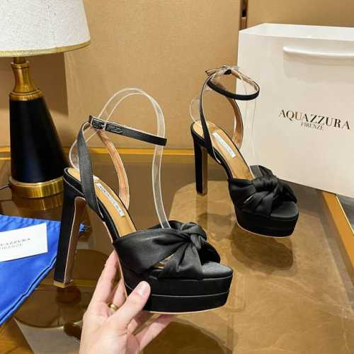 Aquazzura 新款凉鞋 顶级版本 代购款独家新款顶级版本 质量超级美爆。 Zp 原版开模 原版扣开模 附带原版定制真丝,真丝超级炫美 一眼看上去就高端大气