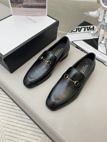工厂价 Gucci 古奇 新款 2023新款精心打造，引爆全场！不断创新的国际品牌 此款男士潮男商务休闲皮鞋，原版版本 羊里垫脚成型橡胶大底防滑大底，透气舒适以