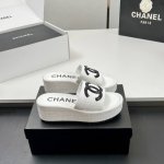 工厂p价 实物拍摄太美啦Chanel新款呢子厚底拖鞋坡跟防水台凉拖鞋 真的太美啦吧 香奈儿属于夏天的颜色 仙女必备爆款 太喜欢这双鞋了 chanel25p松糕布