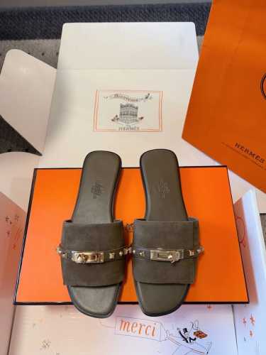 代购级 配飞机盒 Hermes 25Ss爱马仕新配色 Kelly扣平底拖鞋 好穿百搭，夏日必备高端工具鞋 鞋面小牛皮&定制牛仔布面，内里垫脚小牛皮， 意大利进口