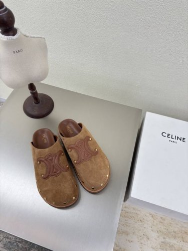 celine 夏日专属 凯旋门系列厚底包头铆钉拖鞋 赛琳 家族元素设计 Logo 棕色 高丝光牛反绒皮 钢印压模小牛皮而成 立体感十足 对标对版 边缘采用油边工