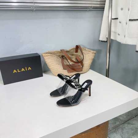 高品质出厂 ！小众潮牌Alaia24春夏新款五金扣胶片平底、高跟凉鞋！ 这款高跟鞋凉鞋设计非常时尚，能够拉长脚部线条，显得脚部更加修长纤细。透明胶片鞋面设计也能 - 点击图像关闭