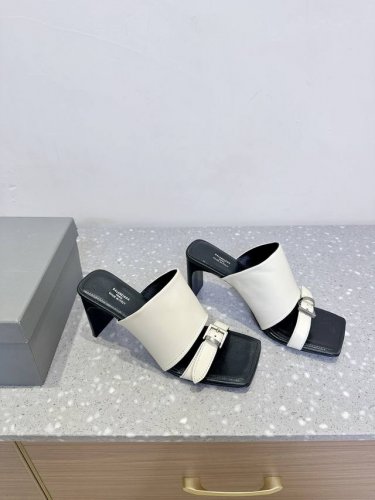 Balenciaga 巴黎世家 25Ss春夏新款 方头 搭扣 高跟 拖鞋 将时髦发挥到极致的 巴黎世家方头时装鞋 巴黎世家的绝对开了挂 每一双都想去入 因为真的