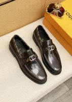 商品商标：LOUIS VUITTON 路易威登 休闲皮鞋 正码码数: 38-44 45订制 商品材料：精选 进口头层开边珠牛皮鞋面+奢华五金扣，进口头层牛皮内里