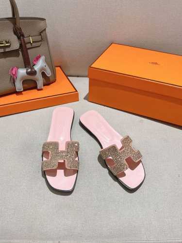 最新配色』 满钻出厂价P P340Hermes 爱马仕H拖鞋Oran凉鞋系列 时尚又百搭 超级舒服 每个细节都做到极致 原版Swift小牛皮 原版1:1独家私模