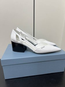 Prada 25ss 早春新款绝美尖头跟鞋 时尚界久违的极简之美经典时尚配色 毫不费力的优雅风来袭 时髦 精致 绝美 包头尖头 开边珠外穿时尚气质简约新款日常拖