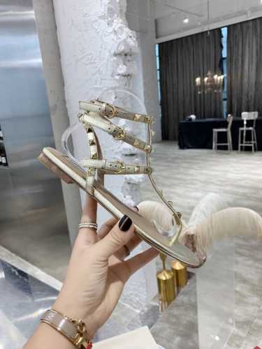 工厂p价p 顶级高端版本 valentino华伦天奴铆钉经典凉鞋 鞋面混种羊皮 内里垫脚混种羊皮 意大利黄牛皮大底纹路清晰与专柜一致 码数35-39 40.41