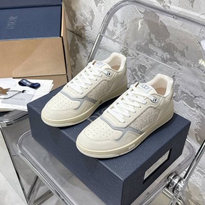 情侣码# 顶级版本经典B27系列Dior 迪奥休闲运动板鞋 入秋首选 潮人必备人手一双毫不夸张 #Dior欧式穿搭N多网红打卡，低饱和色调超百搭 极简风让人很难
