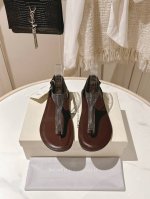 出厂价pp： ［市场最高品质］ Brunello Cucinelli Bc平底夹脚凉鞋材质：进口牛京 羊皮，包中底：进口羊皮。码数：35-4 、41、42定制不