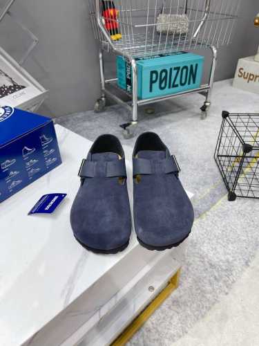 出厂250Birkenstock 博肯全包单鞋 常规版 产品全面升级！软木脚床更舒服，垫脚皮全部机器压贴上去的，细节效果做到更好。扣子全部改成卡钉锁死的，永不脱
