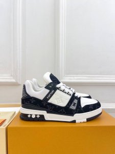 橙子出厂价p louis Vuitton 路易威登 Lv Trainer 情侣款运动鞋板鞋 休闲复古篮球鞋 从复古篮球鞋汲取灵感 打造备受青睐的 Lv Trai