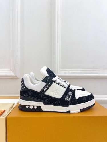 橙子出厂价p louis Vuitton 路易威登 Lv Trainer 情侣款运动鞋板鞋 休闲复古篮球鞋 从复古篮球鞋汲取灵感 打造备受青睐的 Lv Trai