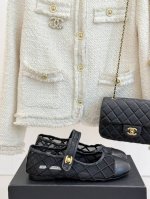 厂价 chane* 小香25p新品经典 双C书包扣玛丽珍单鞋 对它一见钟情 不夸张哦 这大概就是小香的魅力 总是很懂女生 虽然看上去很冷但配上黑丝袜特有感觉 是